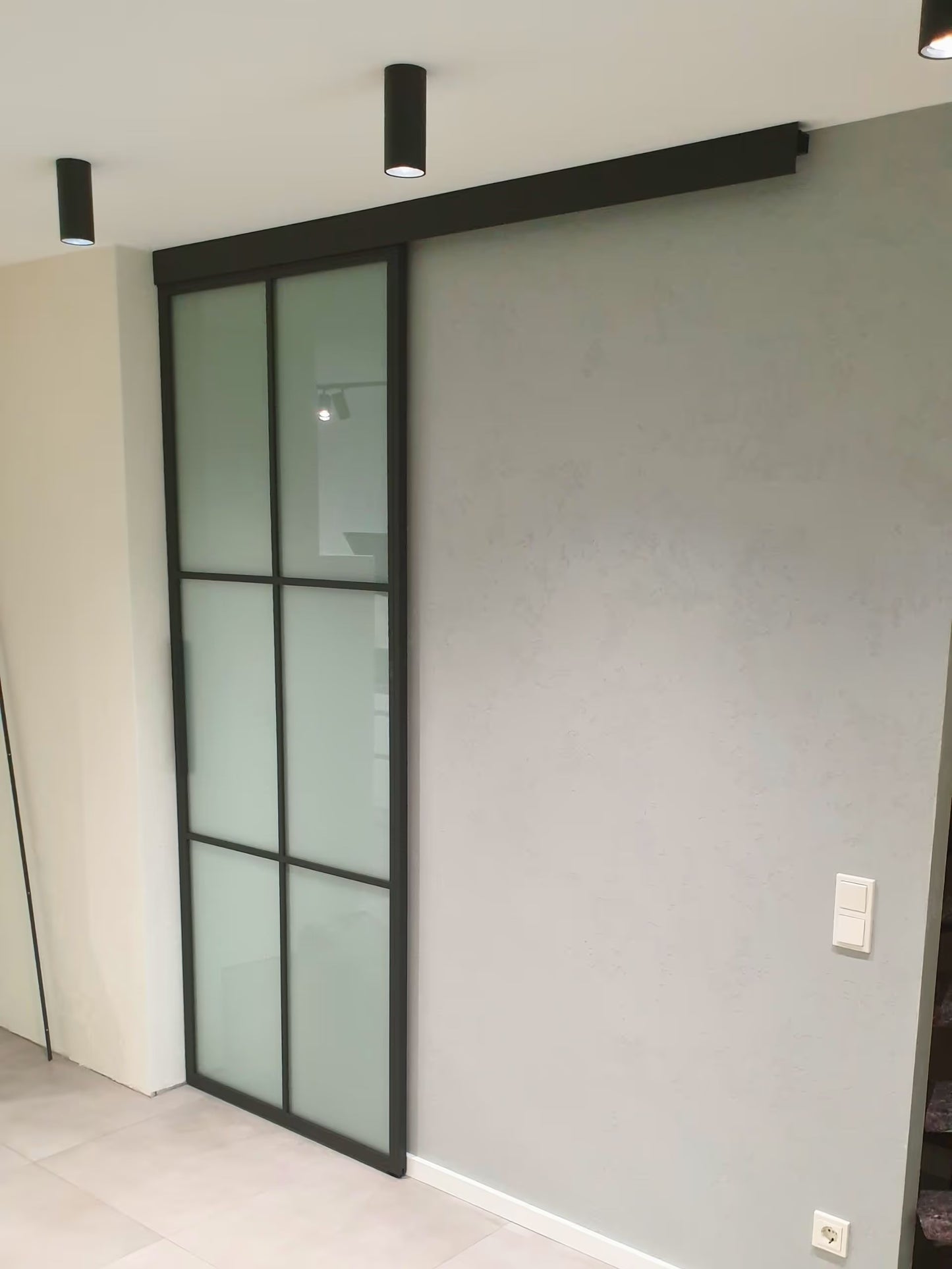 Lofttür Schiebetür in schwarz mit Milchglas - 2600 × 1450 mm